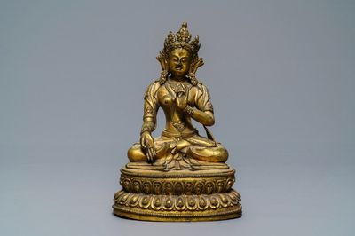 Une figure d'une Tara Blanche en bronze doré, Sino-Tibet, Ming