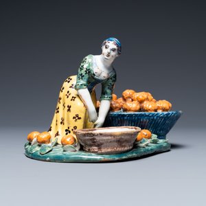 Une figure d'une vendeuse de fruits en faïence polychrome de Delft, 18ème — photo 3
