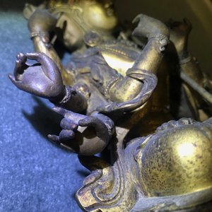 Une figure d'Ushnishavijaya en bronze doré incrusté, Sino-Tibet, 17/18ème — photo 13