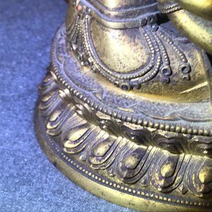 Une figure d'Ushnishavijaya en bronze doré incrusté, Sino-Tibet, 17/18ème — photo 19