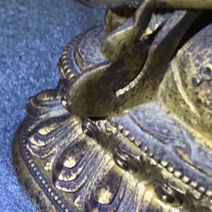 Une figure d'Ushnishavijaya en bronze doré incrusté, Sino-Tibet, 17/18ème — photo 26
