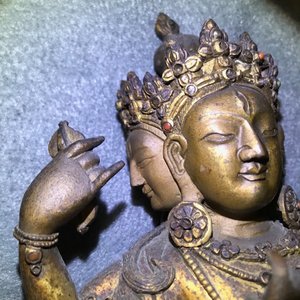 Une figure d'Ushnishavijaya en bronze doré incrusté, Sino-Tibet, 17/18ème — photo 4