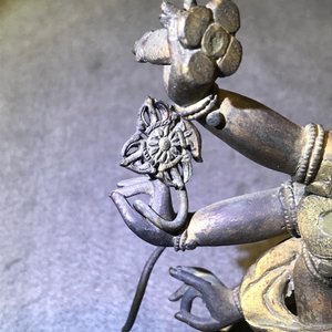 Une figure d'Ushnishavijaya en bronze doré incrusté, Sino-Tibet, 18ème — photo 21