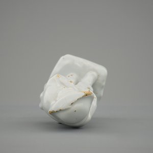 Une figure en blanc de Delft, allégorie de l'hiver, 18ème — photo 6