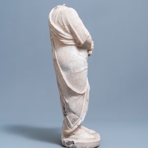 Une figure romaine en marbre figurant un philosophe au rouleau de parchemin, ca. 2ème siècle — photo 3