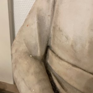 Une figure romaine en marbre figurant un philosophe au rouleau de parchemin, ca. 2ème siècle — photo 10
