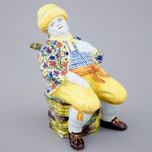 Une fontaine de table en faïence de Delft polychrome en forme d'homme, 18ème — photo 1