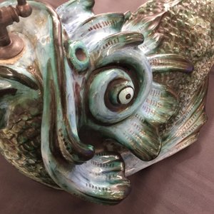 Une fontaine en forme de dauphin et son bassin en faïence polychrome de Bruxelles, 18ème — photo 2