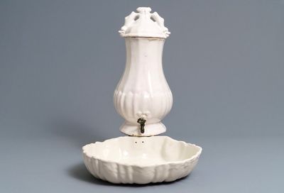 Une fontaine et son bassin en faïence blanche de Delft, prob. Kassel, Allemagne, 2ème moitié du 18ème