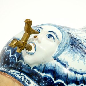 Une fontaine murale avec bassin en faïence de Bourg-la-Reine dans le style de Delft, daté 1890 — photo 8