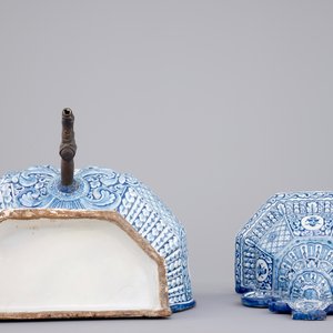 Une fontaine murale en faïence de Delft bleu et blanc de grande taille, 18e eeuw — photo 10