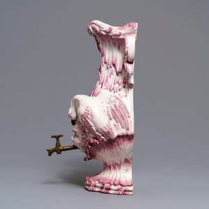 Une fontaine murale en faïence française à décor de cygnes, début du 19ème — photo 3