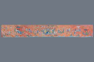 Une frise d'autel en soie brodée de forme rectangulaire allongé, Chine, 19/20ème