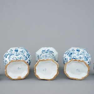 Une garniture chinoiserie de 3 pièces en faïence de Delft, 18ème — photo 6