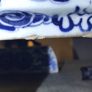 Une garniture d'autel au brûle-parfum en porcelaine de Chine bleu et blanc, 19ème — photo 30
