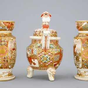 Une garniture de 3 pièces en Satsuma, Japon, Meiji, vers 1900 — photo 2