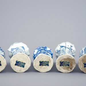 Une garniture de 5 pièces en porcelaine de Chine bleu et blanc, Kangxi — photo 6