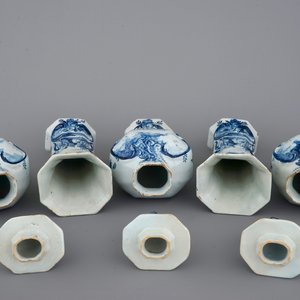 Une garniture de cheminée en faïence de Delft, 18ème siècle — photo 5