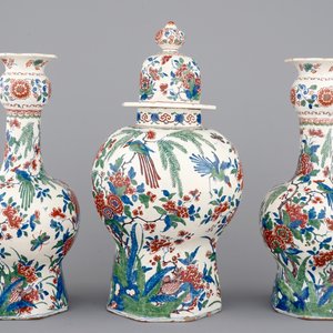 Une garniture de cheminée en faïence de Delft en palette cachemire, ca. 1700 — photo 3