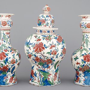 Une garniture de cheminée en faïence de Delft en palette cachemire, ca. 1700 — photo 4
