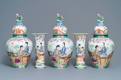 Une garniture de cinq vases de style famille rose, Bayeux, France, 19ème