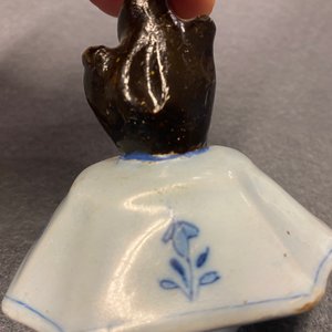 Une garniture de cinq vases en faïence de Delft en bleu et blanc, 18ème — photo 18