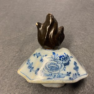 Une garniture de cinq vases en faïence de Delft en bleu et blanc, 18ème — photo 20