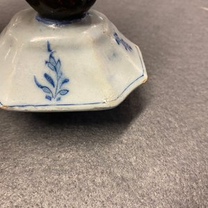 Une garniture de cinq vases en faïence de Delft en bleu et blanc, 18ème — photo 24