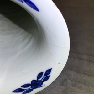 Une garniture de cinq vases en porcelaine de Chine bleu et blanc, 19ème — photo 12