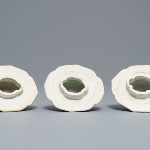 Une garniture de cinq vases en porcelaine de Chine bleu et blanc, Kangxi — photo 8