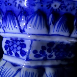 Une garniture de cinq vases en porcelaine de Chine bleu et blanc, Kangxi — photo 13