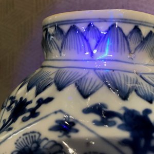 Une garniture de cinq vases en porcelaine de Chine bleu et blanc, Kangxi — photo 38