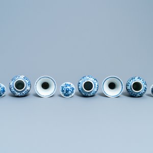Une garniture de cinq vases en porcelaine de Chine en bleu et blanc, épave Vung Tau, Kangxi — photo 5