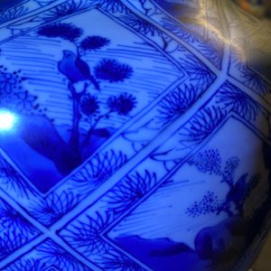 Une garniture de cinq vases en porcelaine de Chine en bleu et blanc, Kangxi — photo 47