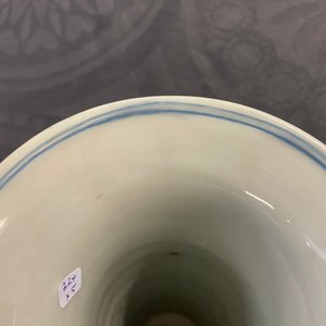 Une garniture de cinq vases en porcelaine de Chine en bleu et blanc, Kangxi — photo 15