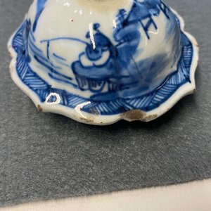 Une garniture de cinq vases en porcelaine de Chine en bleu et blanc, Kangxi — photo 12