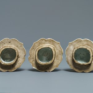 Une garniture de cinq vases en porcelaine de Chine en bleu et blanc, Kangxi — photo 10