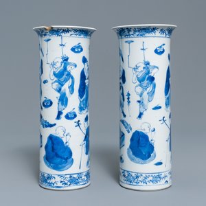 Une garniture de cinq vases en porcelaine de Chine en bleu et blanc, marque de Kangxi, 19ème — photo 10