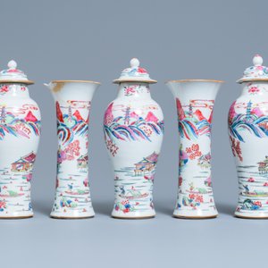 Une garniture de cinq vases en porcelaine de Chine famille rose, Yongzheng — photo 2