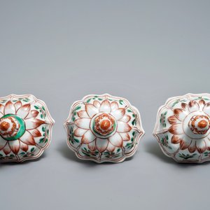 Une garniture de cinq vases en porcelaine de Chine famille verte, Kangxi — photo 8