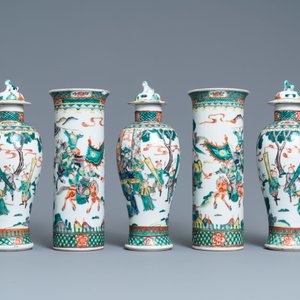 Une garniture de cinq vases en porcelaine de Chine famille verte, marque de Kangxi, 19ème — photo 5