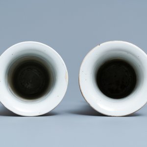 Une garniture de quatre vases en porcelaine de Chine famille verte à fond brun capucin, 19ème — photo 5