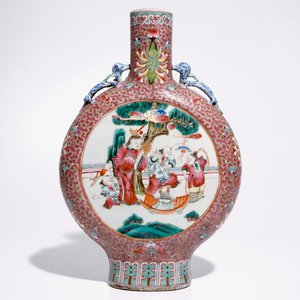 Une gourde en porcelaine de Chine famille rose, 19/20ème — photo 3