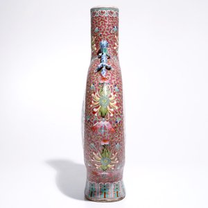 Une gourde en porcelaine de Chine famille rose, 19/20ème — photo 4