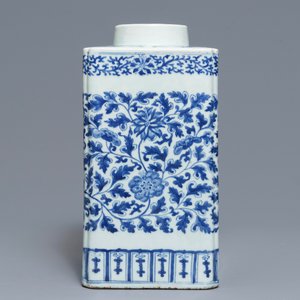 Une grande boîte à thé en porcelaine de Chine bleu et blanc, 19ème — photo 2