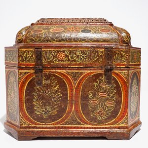 Une grande boîte en papier mâché peint et bois, Qajar, Iran, 19ème — photo 4