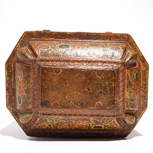 Une grande boîte en papier mâché peint et bois, Qajar, Iran, 19ème — photo 7