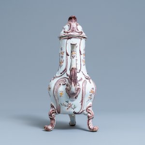 Une grande cafetière en faïence de Delft polychrome, 18ème — photo 3