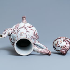 Une grande cafetière en faïence de Delft polychrome, 18ème — photo 6