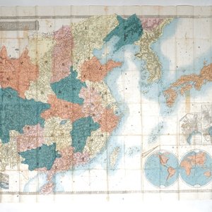 Une grande carte imprimée de Chine et ses provinces, vers 1880 — photo 1
